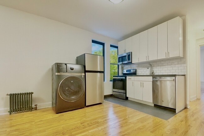 Building Photo - 282 Cabrini Blvd