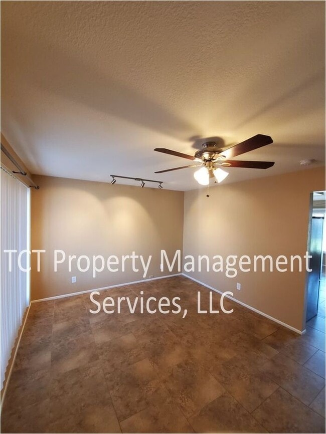 Building Photo - Charming 3 bedroom with HUGE backyard