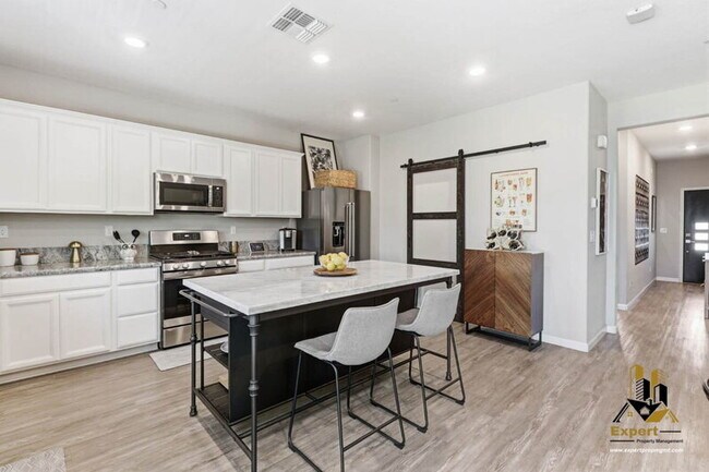 Building Photo - 8256 Schellhous Dr