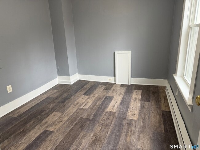 Building Photo - 112 Rockwell St