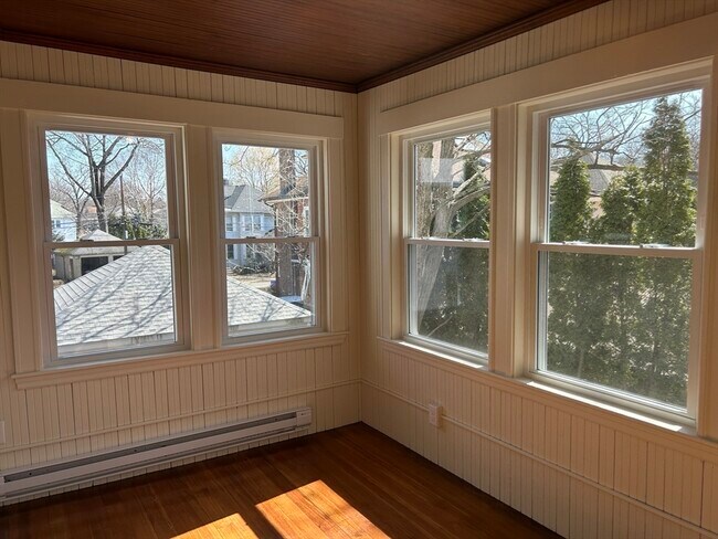 Building Photo - 278 Cabot St