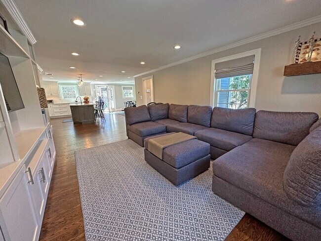 Building Photo - 99 Westchester Rd