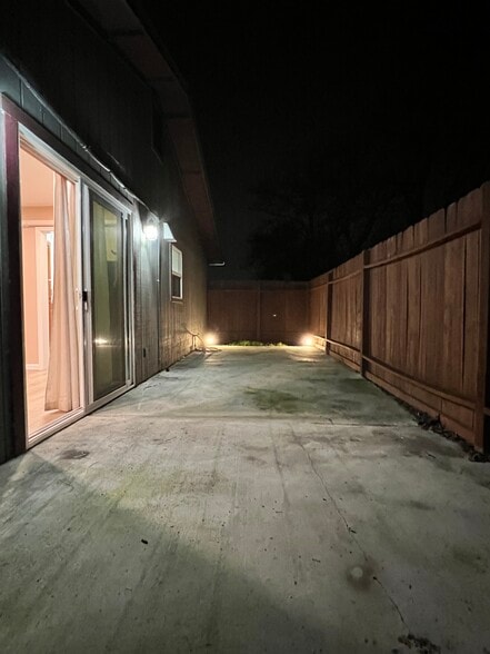 Building Photo - 1871 Peach Pl