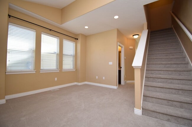 Building Photo - 5 Bed 3.5 Bath House next to TopGolf!!!