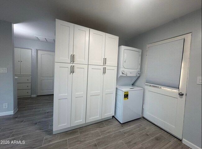 Building Photo - 68 S Ashland