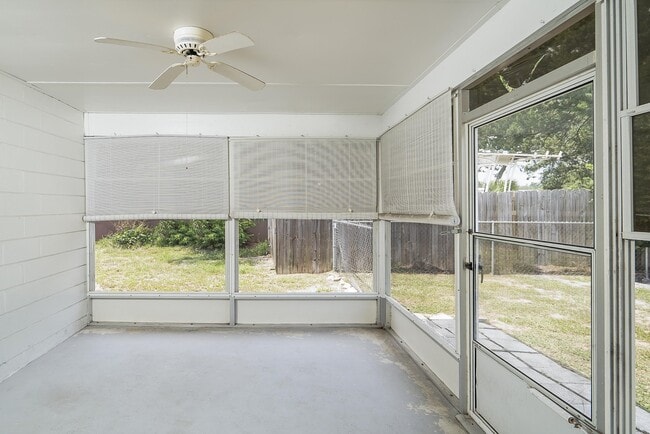Building Photo - 1040 Dorado Dr