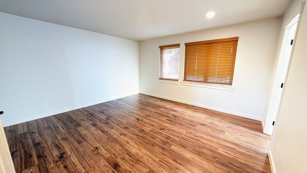 Building Photo - 625 Covington Ave