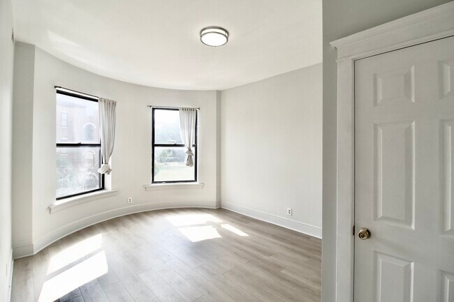 Building Photo - 3720 S Indiana Ave