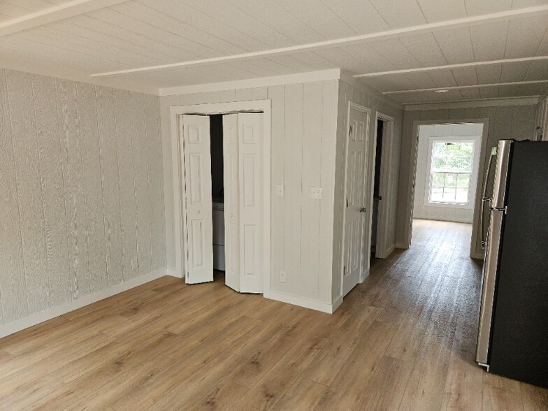 Building Photo - 910 Backwoods Rd