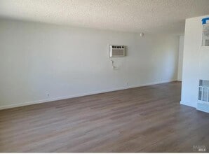 Building Photo - 1038 Juarez St