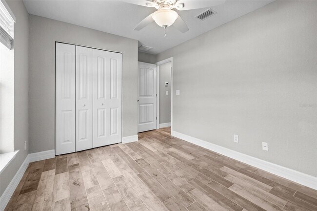 Building Photo - 315 Sweetwater Dr