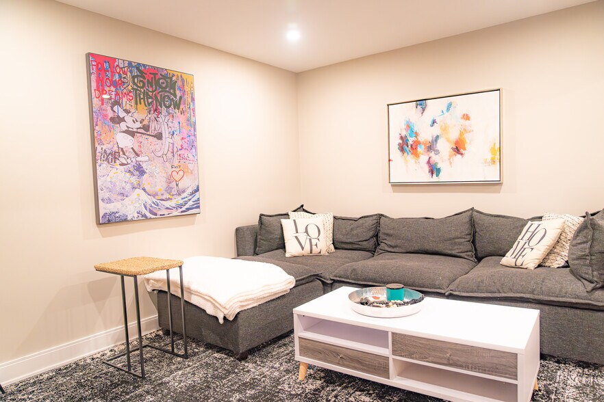 Building Photo - 279 Suffolk Ave