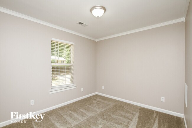 Building Photo - 128 Lismark Dr