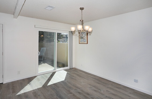 Building Photo - 7912 Rainbow Cir