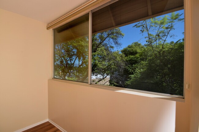 Building Photo - Luxurious 1+bdr, 1bath condo in prime Sher...