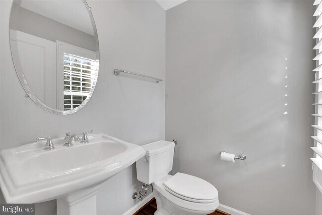 Building Photo - 41625 Broxbourne Terrace