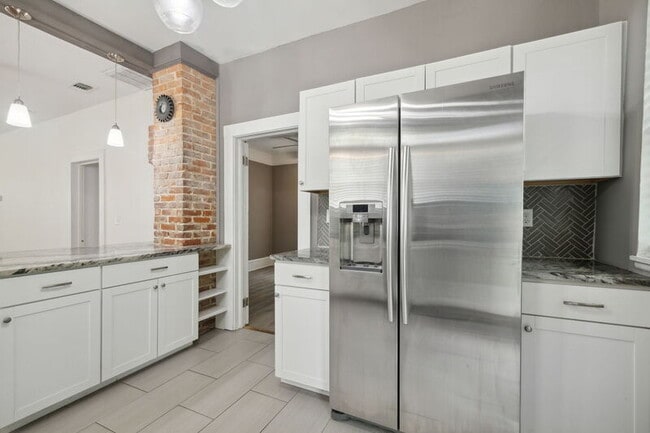 Building Photo - 687 Bridal Ave