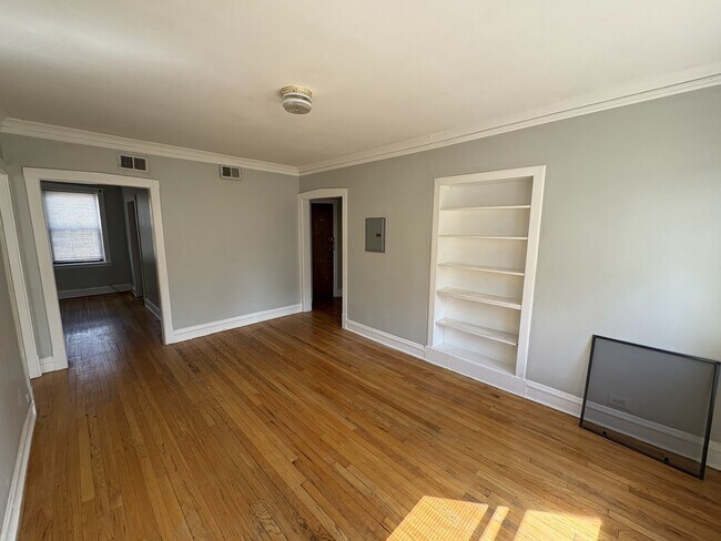 Building Photo - 1708 W Lunt Ave