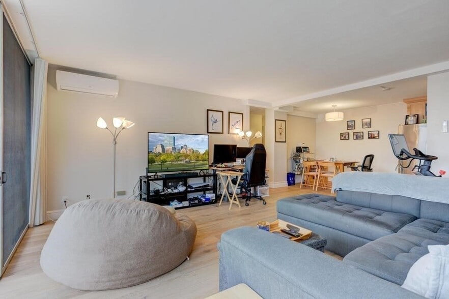 Building Photo - 60 Babcock St