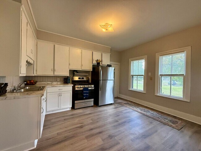 Building Photo - 280 Mason Ave