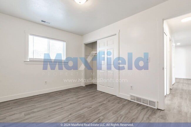 Building Photo - North Salt Lake 2 BD 1 BA Only $500 Deposi...