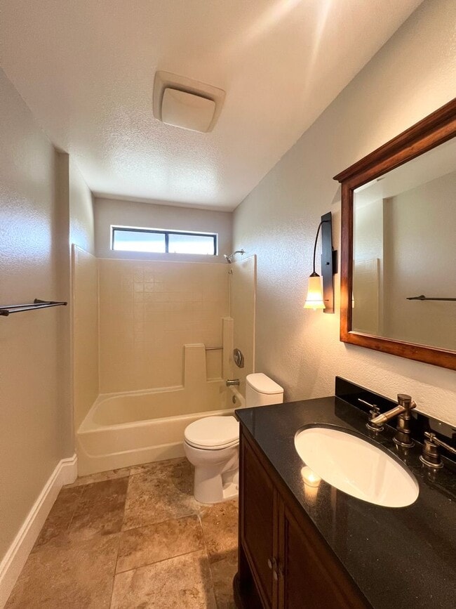 Building Photo - Single Story 3 Bedroom House in South Oceanside