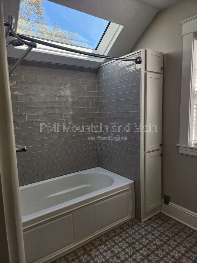 Building Photo - 39 Westover Dr