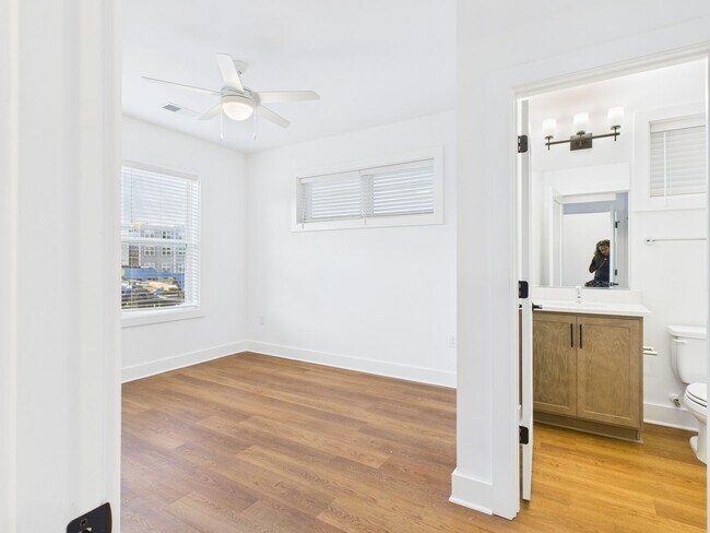 Building Photo - 913 Bainbridge St