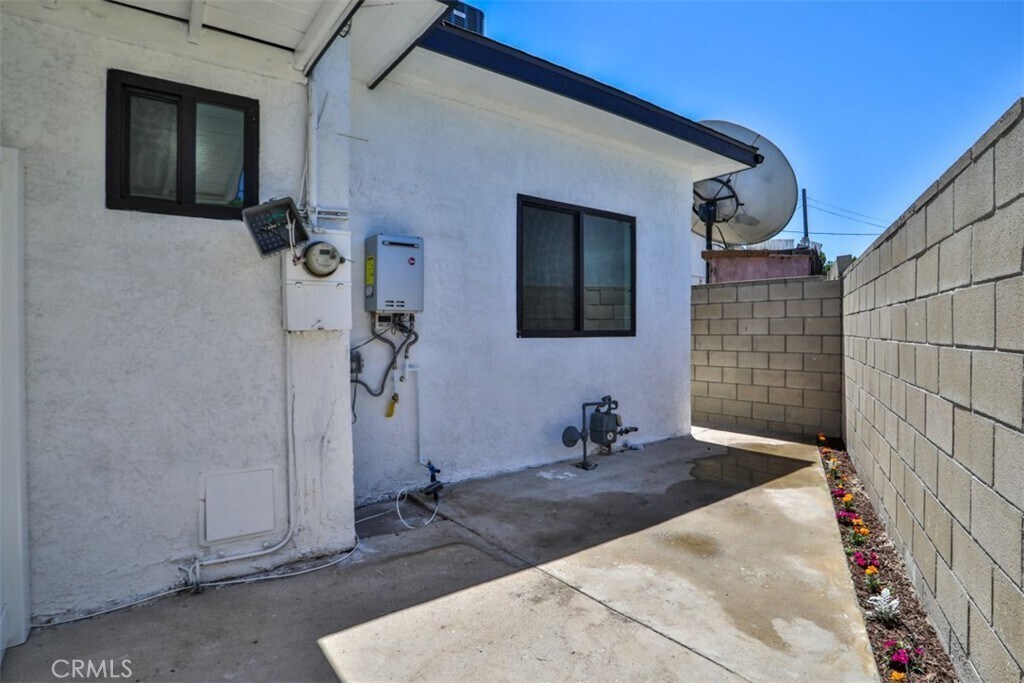 Building Photo - 2111 Scott Rd