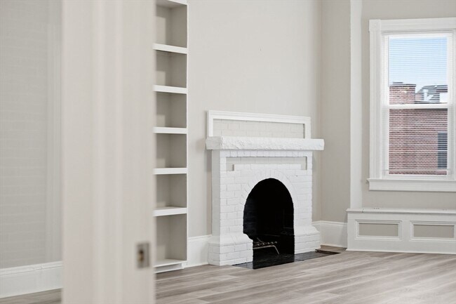 Building Photo - 7 Maple St