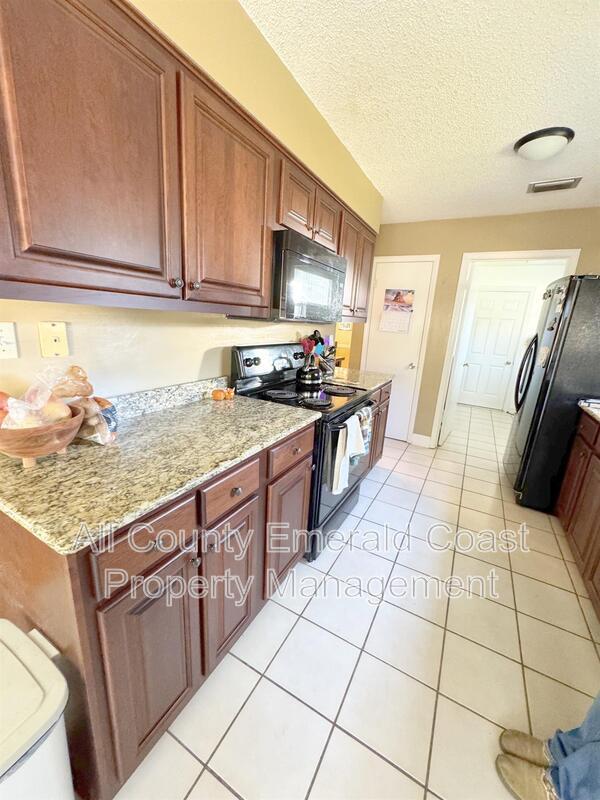 Building Photo - 1126 Bay Ct