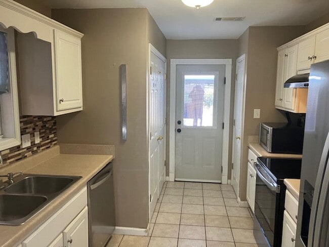 Building Photo - 108 Peyton Cove