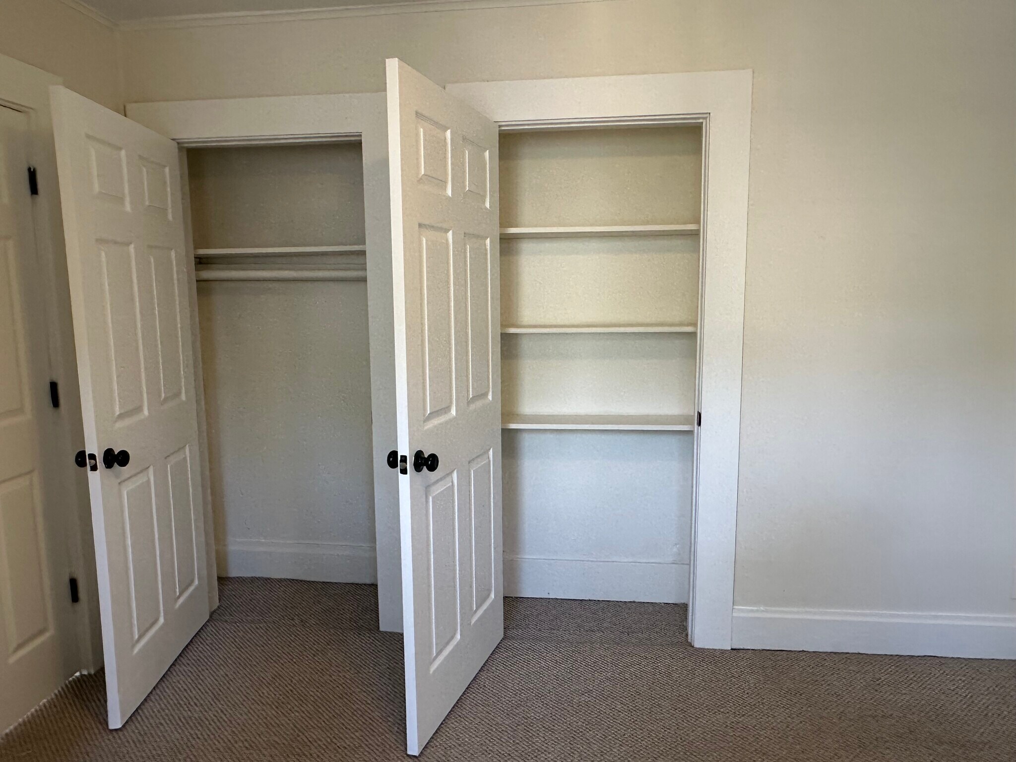 Building Photo - 10 Clinton St