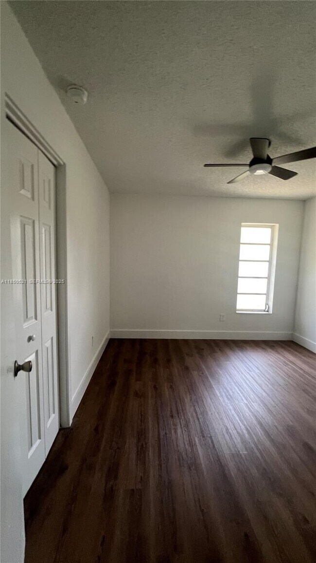 Building Photo - 2929 NW 22nd Ct