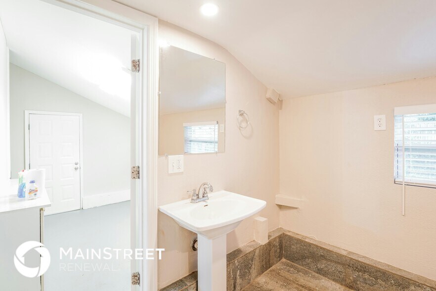 Building Photo - 1524 W River Shore Way