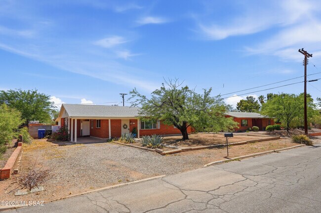 Building Photo - 4026 E Alhambra Pl