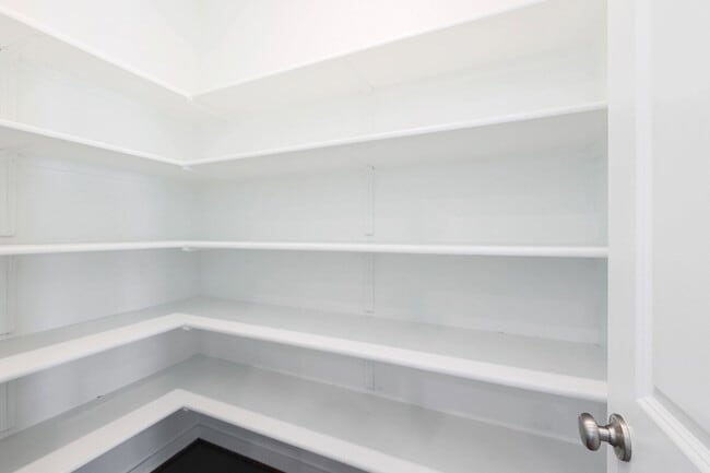 Building Photo - 124 Rosebush Dr