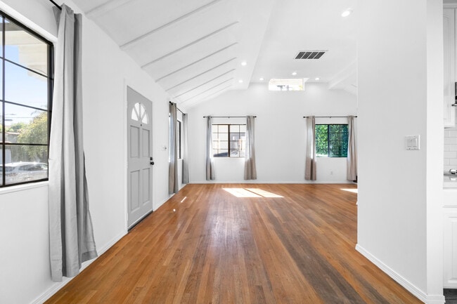 Building Photo - 8643 Clifton Way