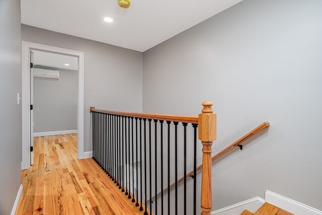 Building Photo - 33 Milton St