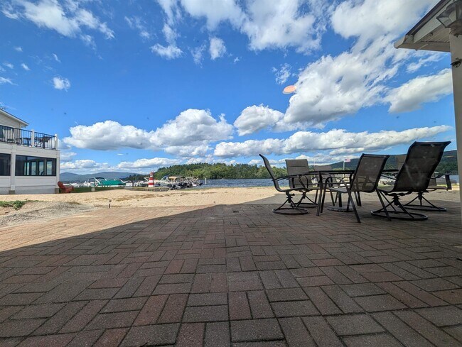 Building Photo - 208 W Shore Rd