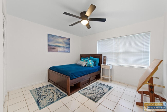 Building Photo - 421 Mesquite Dr