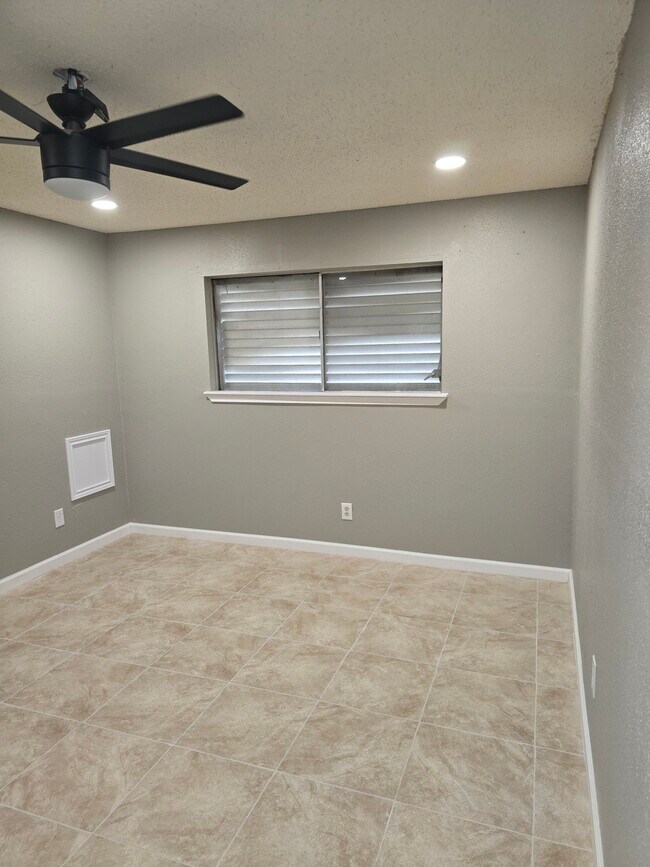 Building Photo - 7218 Oriole St