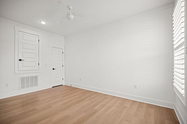 Building Photo - 440 S F St
