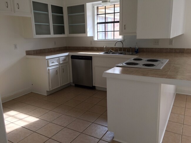 Building Photo - Great 3 Bed / 2 Bath For Rent in Madison