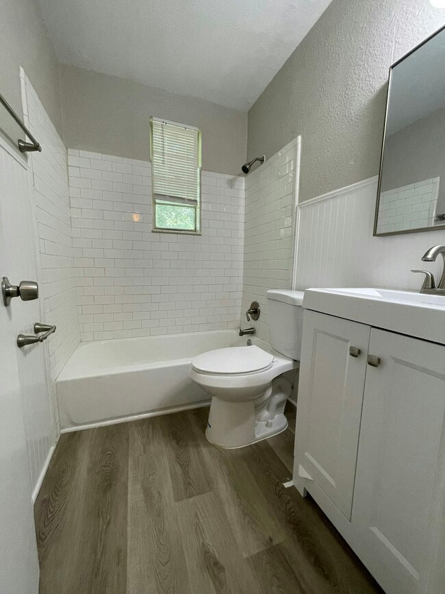 Building Photo - 1575 W 19th St