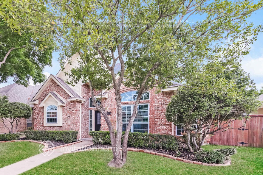 Building Photo - 2710 Honeysuckle Dr