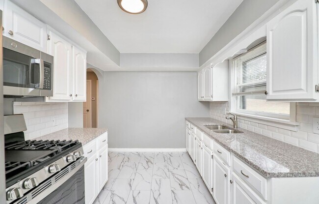 Building Photo - 7361 Melrose Ave