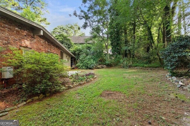 Building Photo - 2627 Woodacres Rd NE