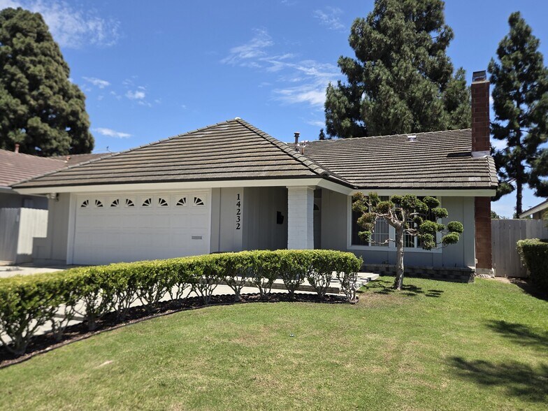 Building Photo - 14232 Matisse Ave