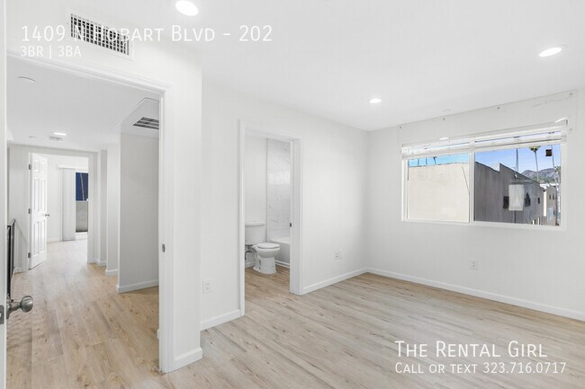 Building Photo - 1409 N Hobart Blvd